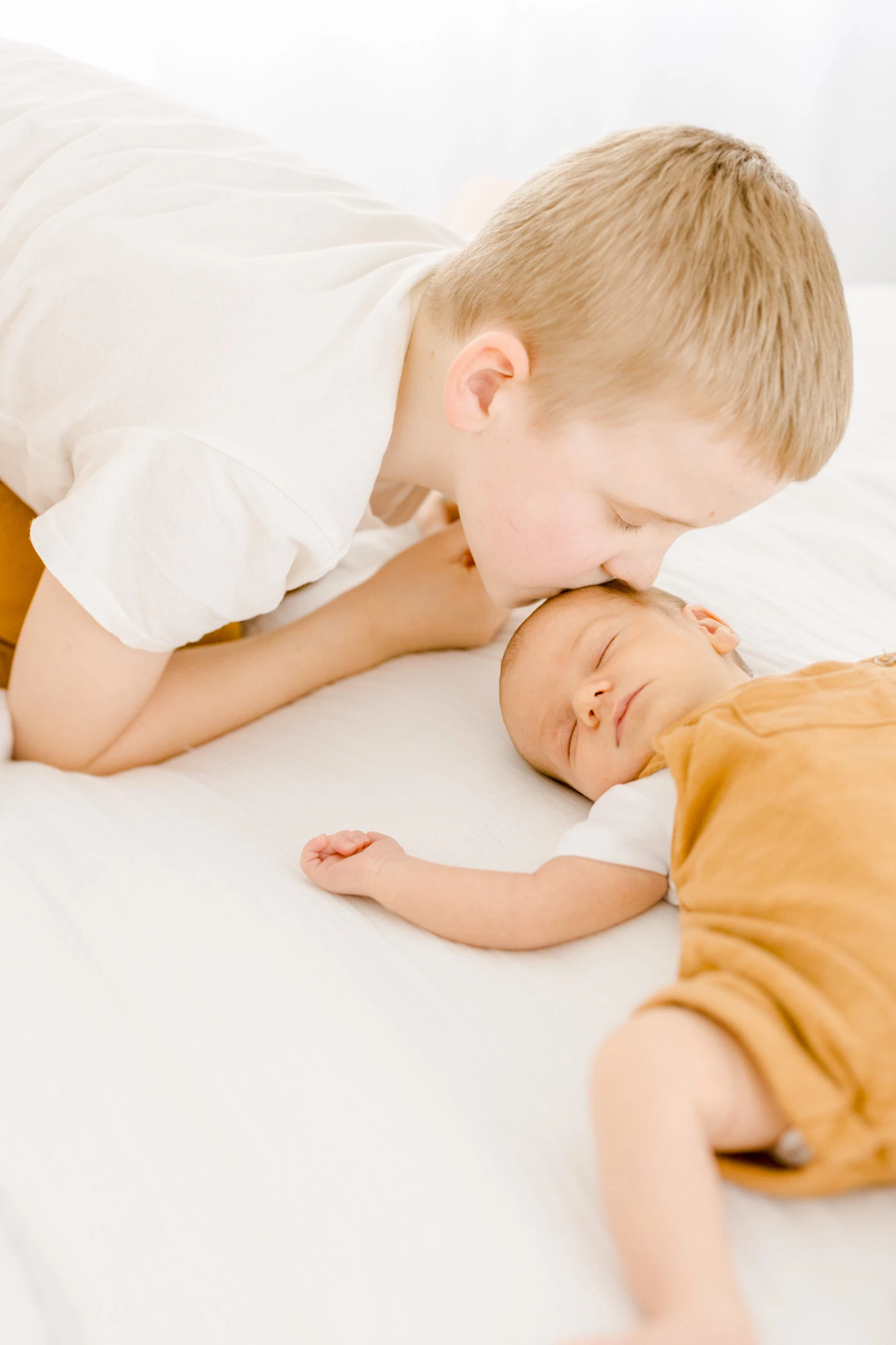 enfant bonheur beige rose marron